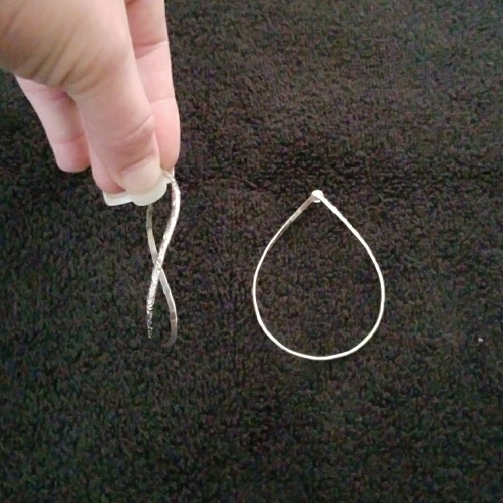 Curved hoop earrings